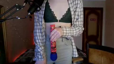 Snapshot of tangerine4dreams chatting on 02-27-25, 08:06 Milena Kuprianova online show from 02-27-25, 08:06