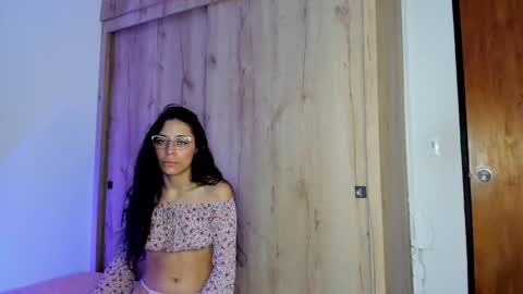 Snapshot of tania06 chatting on 09-26-25, 02:10 tania06 online show from 09-26-25, 02:10