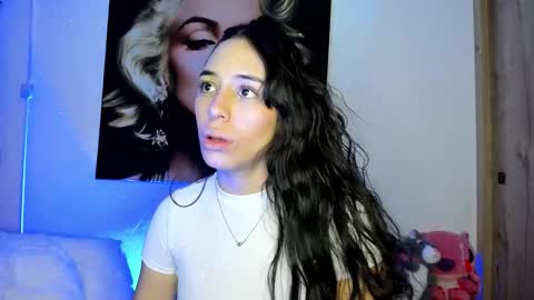 Snapshot of tania06 chatting on 11-18-25, 02:43 tania06 online show from 11-18-25, 02:43