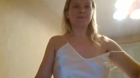 Snapshot of tanystar chatting on 12-17-25, 09:43 tanystar online show from 12-17-25, 09:43