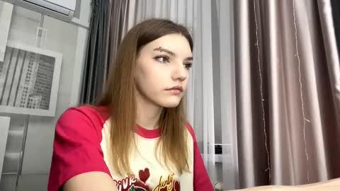 Snapshot of tarahmelaun chatting on 02-28-26, 09:10 Mia online show from 02-28-26, 09:10