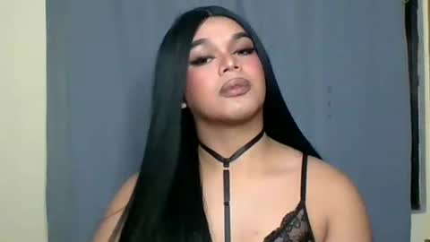 Snapshot of tarahriches chatting on 10-27-25, 03:49 tarahriches online show from 10-27-25, 03:49