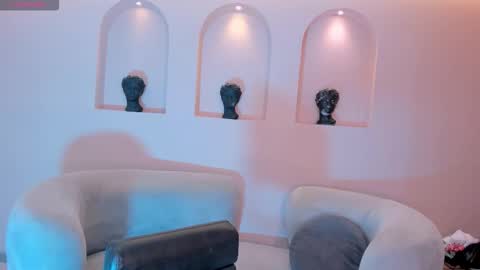 Tara Lawrence online show from 10-19-25, 03:29