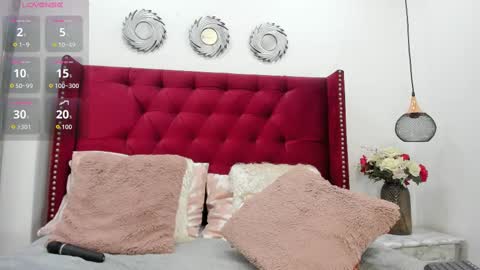 Snapshot of taraslow28 chatting on 10-22-25, 09:36 Tara online show from 10-22-25, 09:36