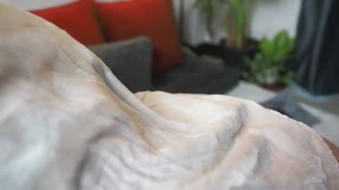 RHEA  pronanciation like Reya   online show from 02-21-25, 08:40