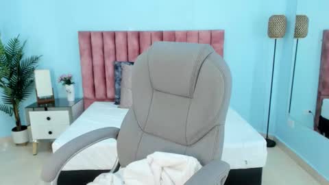 Tati Saldarriaga online show from 02-11-26, 04:01