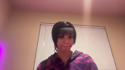 Snapshot of tatiwellls chatting on 03-18-26, 07:00 tatiwellls online show from 03-18-26, 07:00