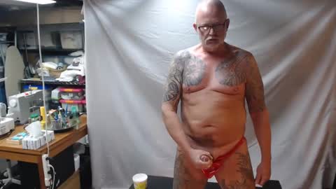 Snapshot of tatsdude chatting on 09-11-25, 03:23 inkbator online show from 09-11-25, 03:23