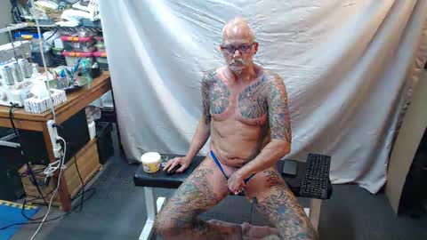 Snapshot of tatsdude chatting on 10-12-25, 09:14 inkbator online show from 10-12-25, 09:14