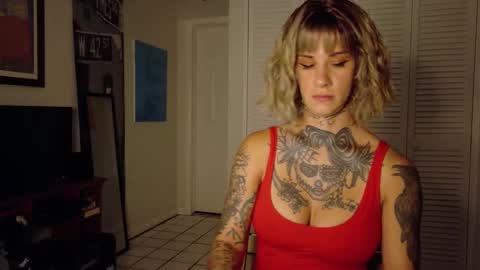 Snapshot of tattooed_natalia chatting on 10-28-25, 08:51 Natalia 3 online show from 10-28-25, 08:51