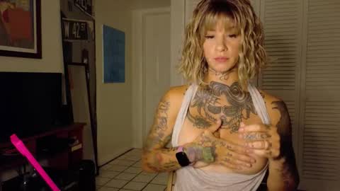 Snapshot of tattooed_natalia chatting on 11-02-25, 09:55 Natalia 3 online show from 11-02-25, 09:55