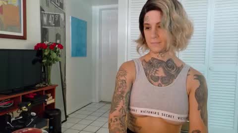 Snapshot of tattooed_natalia chatting on 11-18-25, 02:43 Natalia 3 online show from 11-18-25, 02:43