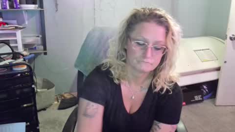 Lisa Lovely online show from 02-02-25, 05:15