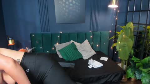Taylor Bennet online show from 12-29-24, 12:30