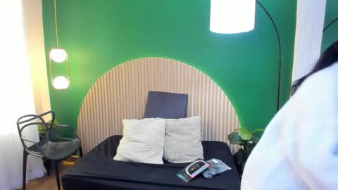 Taylor Bennet online show from 12-18-25, 11:38