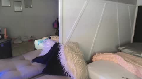 Taylor 3 online show from 11-14-25, 03:27