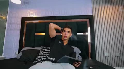 taylorsmiths_ online show from 11-23-25, 03:17