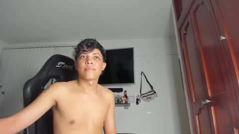 Snapshot of taylorsorf chatting on 12-20-24, 12:30 taylorsorf online show from 12-20-24, 12:30