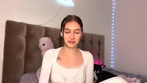 Bella online show from 10-02-25, 02:13
