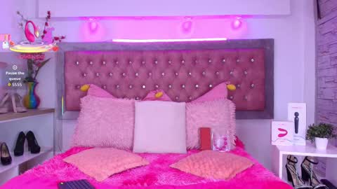 Snapshot of tayzon_foxxx chatting on 09-14-25, 12:48 Sofia online show from 09-14-25, 12:48