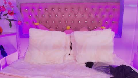 Snapshot of tayzon_foxxx chatting on 10-16-25, 01:01 Sofia online show from 10-16-25, 01:01