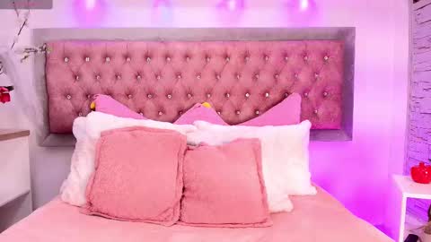 Snapshot of tayzon_foxxx chatting on 10-25-25, 12:56 Sofia online show from 10-25-25, 12:56