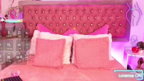 Snapshot of tayzon_foxxx chatting on 10-27-25, 12:42 Sofia online show from 10-27-25, 12:42