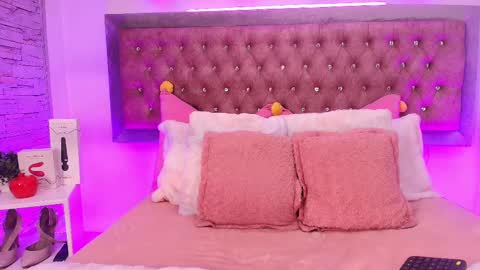 Snapshot of tayzon_foxxx chatting on 11-04-25, 12:48 Sofia online show from 11-04-25, 12:48