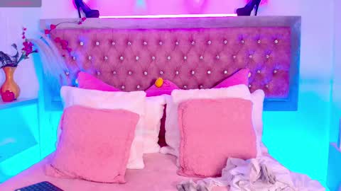 Snapshot of tayzon_foxxx chatting on 11-07-25, 01:33 Sofia online show from 11-07-25, 01:33