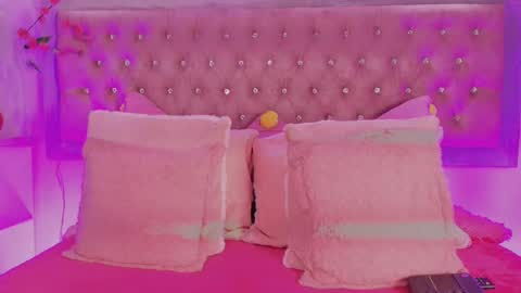 Snapshot of tayzon_foxxx chatting on 11-18-25, 12:42 Sofia online show from 11-18-25, 12:42