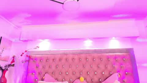 Snapshot of tayzon_foxxx chatting on 11-22-25, 01:21 Sofia online show from 11-22-25, 01:21