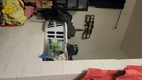 Luis online show from 10-15-25, 04:34