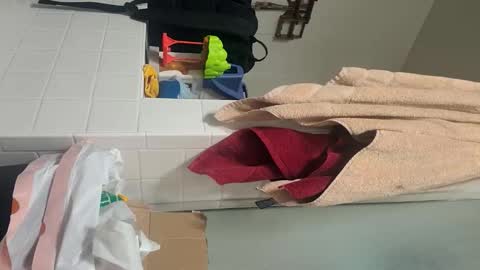 Luis online show from 10-21-25, 01:50