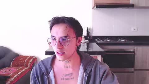 Teo independent model online show from 02-26-25, 12:47