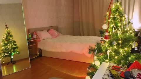Snapshot of tear_you_apart chatting on 12-28-24, 03:48 Annie    next stream 11 14 and  15 november online show from 12-28-24, 03:48