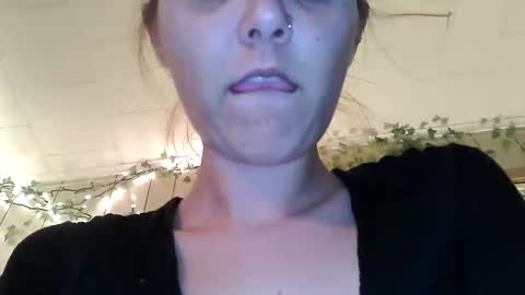 Snapshot of teasemecyn chatting on 10-19-25, 11:11 teasemecyn online show from 10-19-25, 11:11