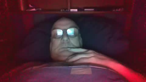Snapshot of tebb61 chatting on 10-12-25, 06:12 Mark online show from 10-12-25, 06:12