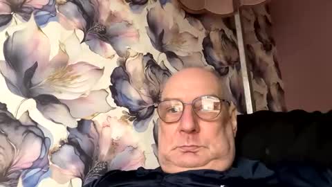 Snapshot of tebb61 chatting on 11-04-25, 12:15 Mark online show from 11-04-25, 12:15