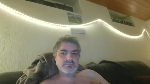 Peter online show from 10-27-25, 05:06