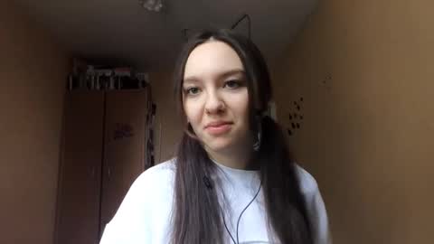 Snapshot of teganmeiser chatting on 11-08-25, 09:53 Kimi online show from 11-08-25, 09:53