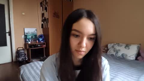 Snapshot of teganmeiser chatting on 11-23-25, 01:33 Kimi online show from 11-23-25, 01:33