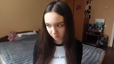 Snapshot of teganmeiser chatting on 11-29-25, 10:29 Kimi online show from 11-29-25, 10:29