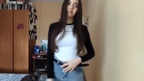 Snapshot of teganmeiser chatting on 12-02-25, 11:15 Kimi online show from 12-02-25, 11:15