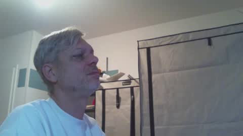 Snapshot of tekktronik chatting on 10-23-25, 06:34 bras should be banned online show from 10-23-25, 06:34