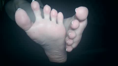 Viv West online show from 10-21-25, 03:51