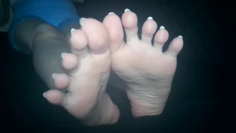 Viv West online show from 10-24-25, 04:20