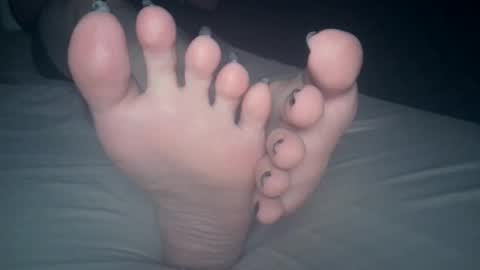 Viv West online show from 12-17-25, 04:29