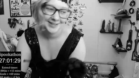 Pixie and Tentacle Overlord online show from 10-23-25, 06:39