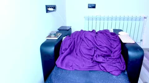 Kira online show from 10-28-25, 04:05