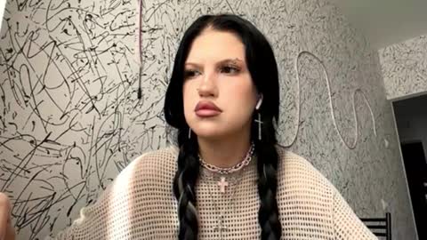 Snapshot of tenniegirres chatting on 10-22-25, 08:36 Hi Im Vini online show from 10-22-25, 08:36